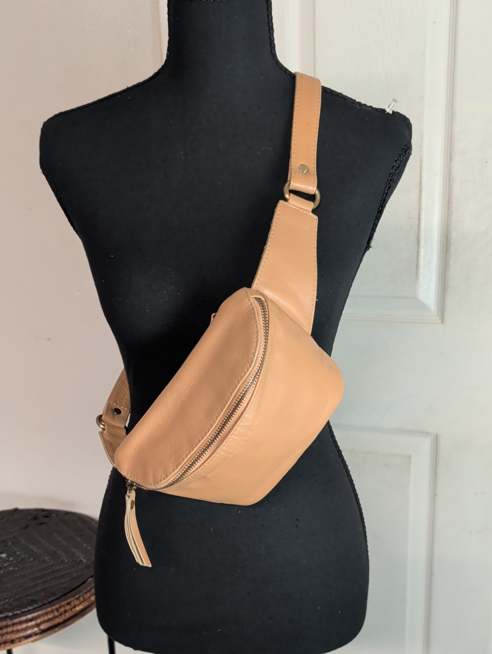 Mandrn Sling Bag Leather Fanny Pack Tan